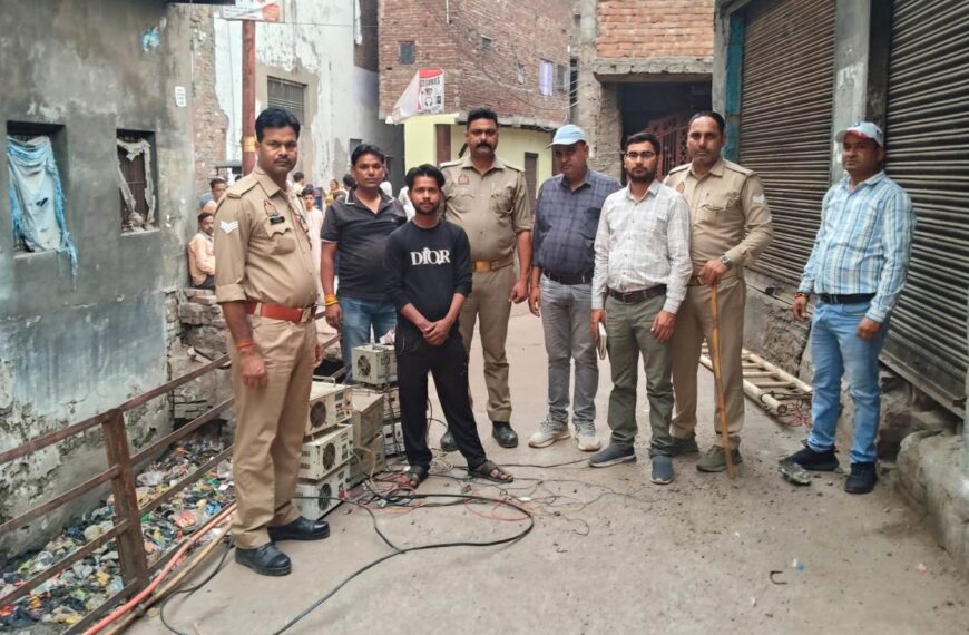 बिजली चोरी पर कार्रवाई, नौ ई-रिक्शा चार्ज करते पकड़े गए