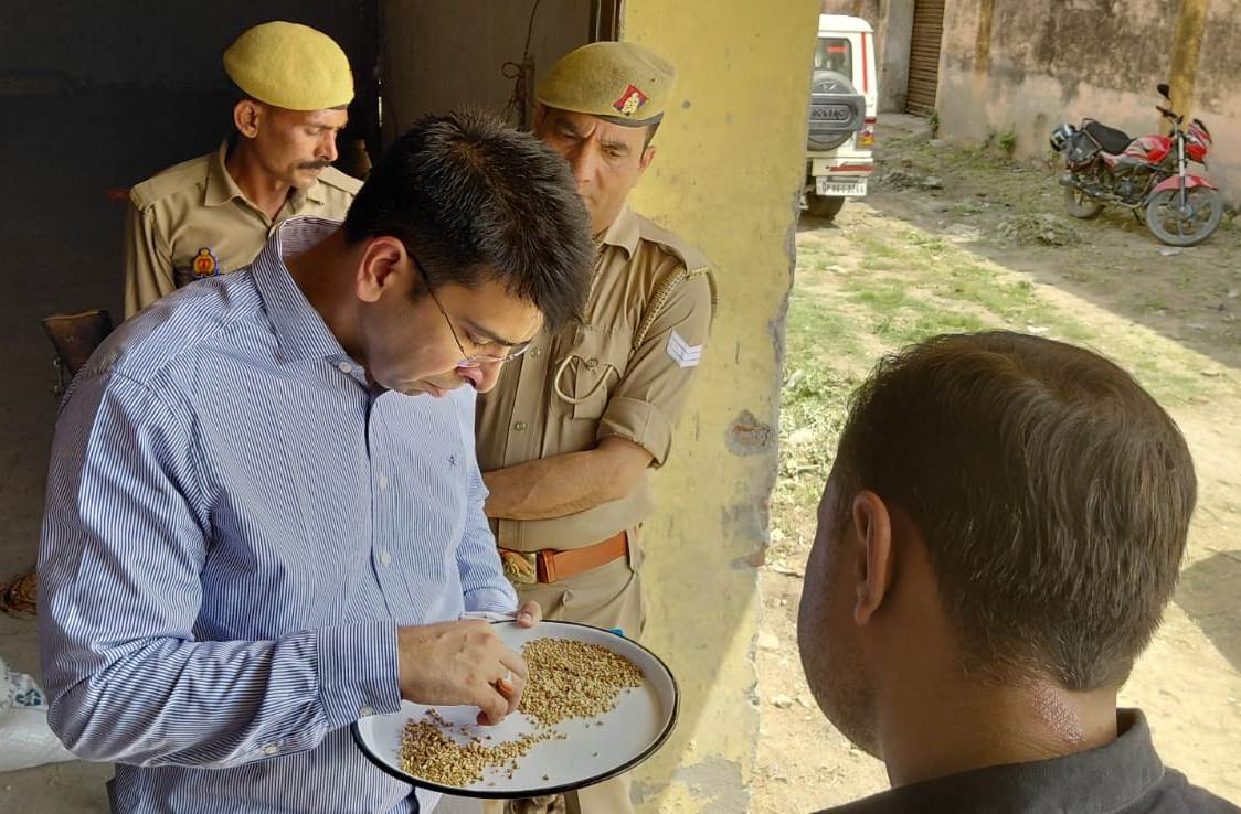 गेहूँ क्रय केन्द्र का औचक निरीक्षण, पारदर्शिता बनाए रखने के निर्देश