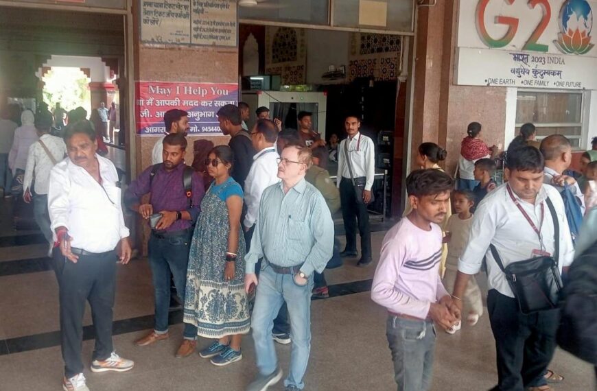 आगरा छावनी स्टेशन पर सघन टिकट जांच, 137 यात्रियों से ₹66,180 जुर्माना वसूला