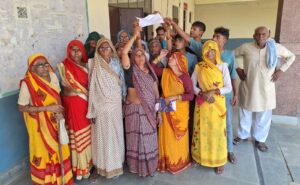 बिजली बिलों से परेशान ग्रामीणों का प्रदर्शन, स्मार्ट&hellip;