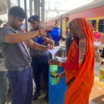 स्काउट्स एवं गाइड्स आगरा मंडल ने स्टेशनों पर यात्रियों के लिए पानी की प्याऊ की व्यवस्था की