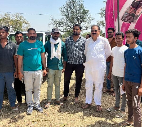 पूर्व विधायक मुन्ना भैया ने क्रिकेट टूर्नामेंट का&hellip;