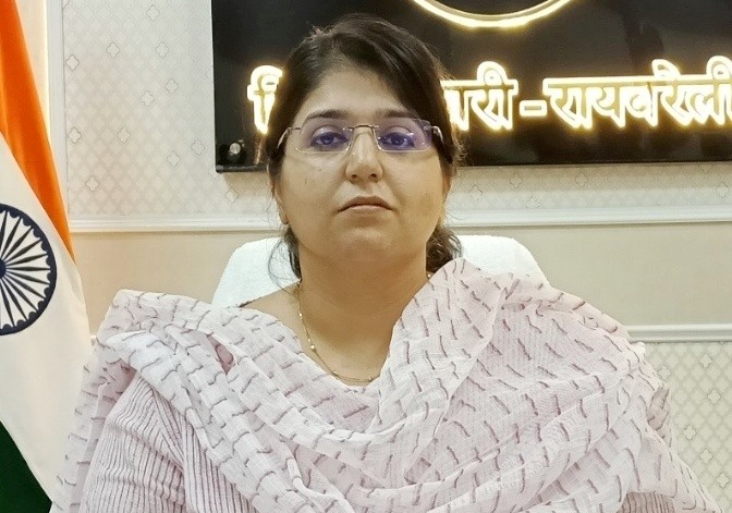 नवागंतुक जिलाधिकारी सरनीत कौर ब्रोका ने कार्यभार ग्रहण किया