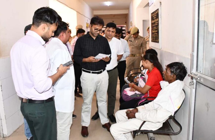 डीएम ने सामुदायिक स्वास्थ्य केंद्र टूंडला का किया निरीक्षण, अव्यवस्थाओं पर जताई नाराजगी