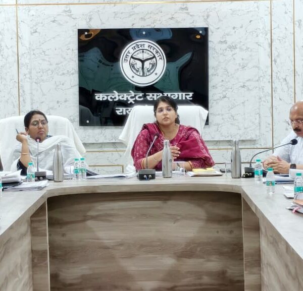 सीएम डैशबोर्ड समीक्षा बैठक में डीएम ने दिए&hellip;