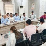 राजस्व कार्यों की समीक्षा बैठक में डीएम ने दिए समयबद्ध निस्तारण के निर्देश