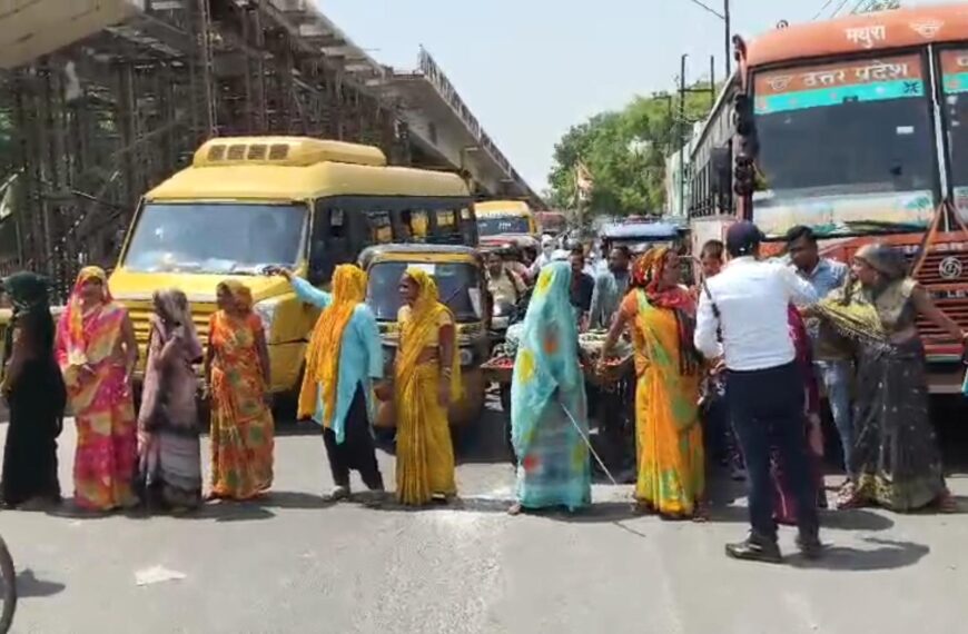 स्मार्ट मीटर को लेकर महिलाओं का फूटा गुस्सा, सुहाग नगर चौराहे पर जाम