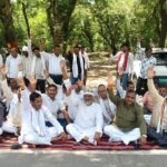 मांगों को लेकर प्रधानों का जिला मुख्यालय पर अनिश्चितकालीन धरना शुरू