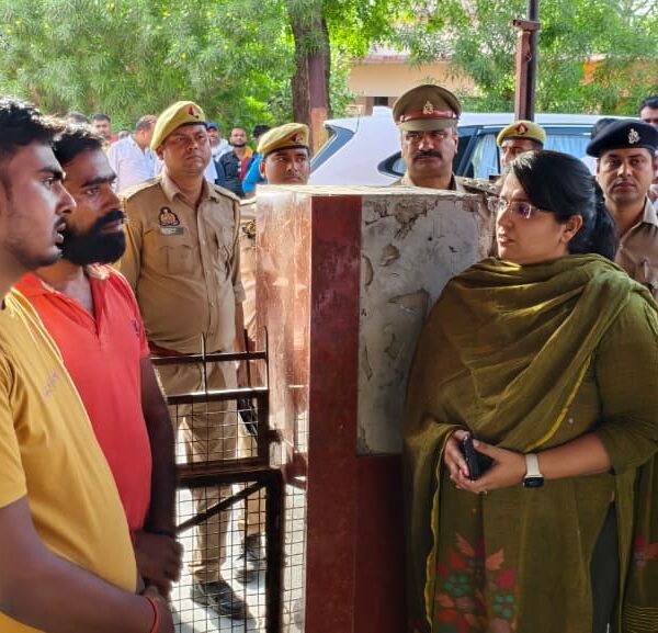 गंगा में डूबने से तीन की मौत, डीएम&hellip;