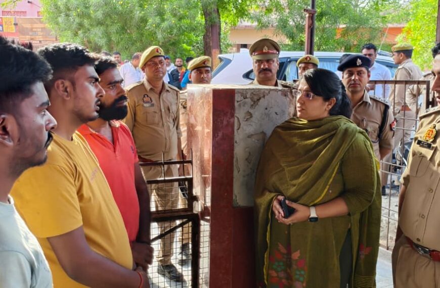 गंगा में डूबने से तीन की मौत, डीएम व एसपी ने परिजनों से की मुलाकात