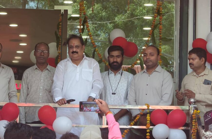 पूर्व विधायक अजय पाल सिंह ने ‘यूनिक इलेक्ट्रॉनिक वर्ल्ड’ शोरूम का किया उद्घाटन