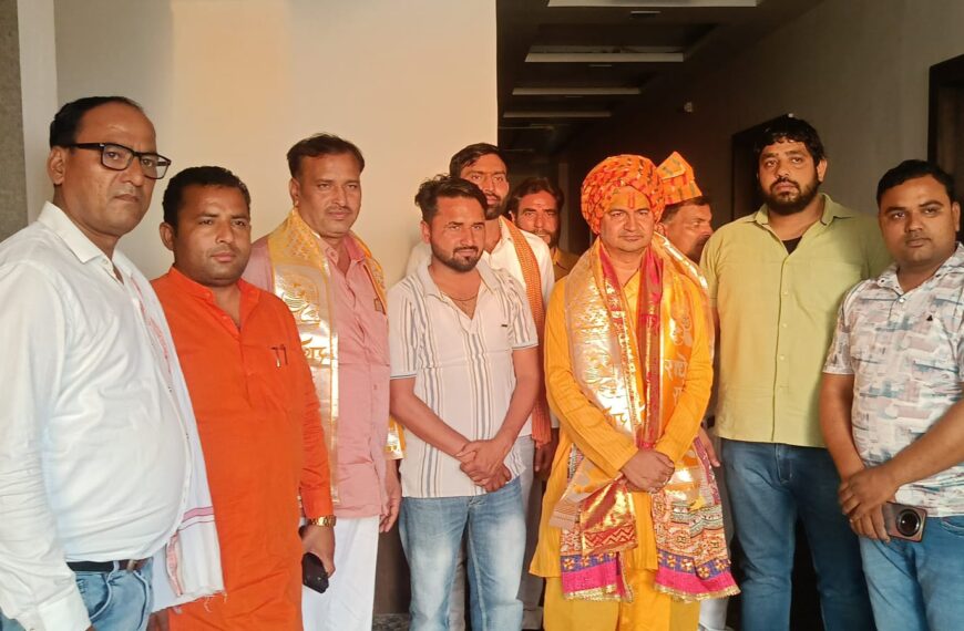 छाता तहसील में नमाज को लेकर विवाद, साधु-संतों ने जताया विरोध