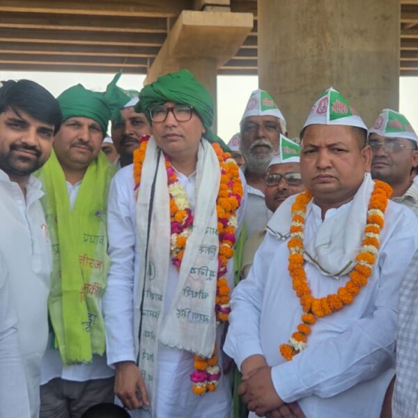 चुनाव समय पर कराने की मांग