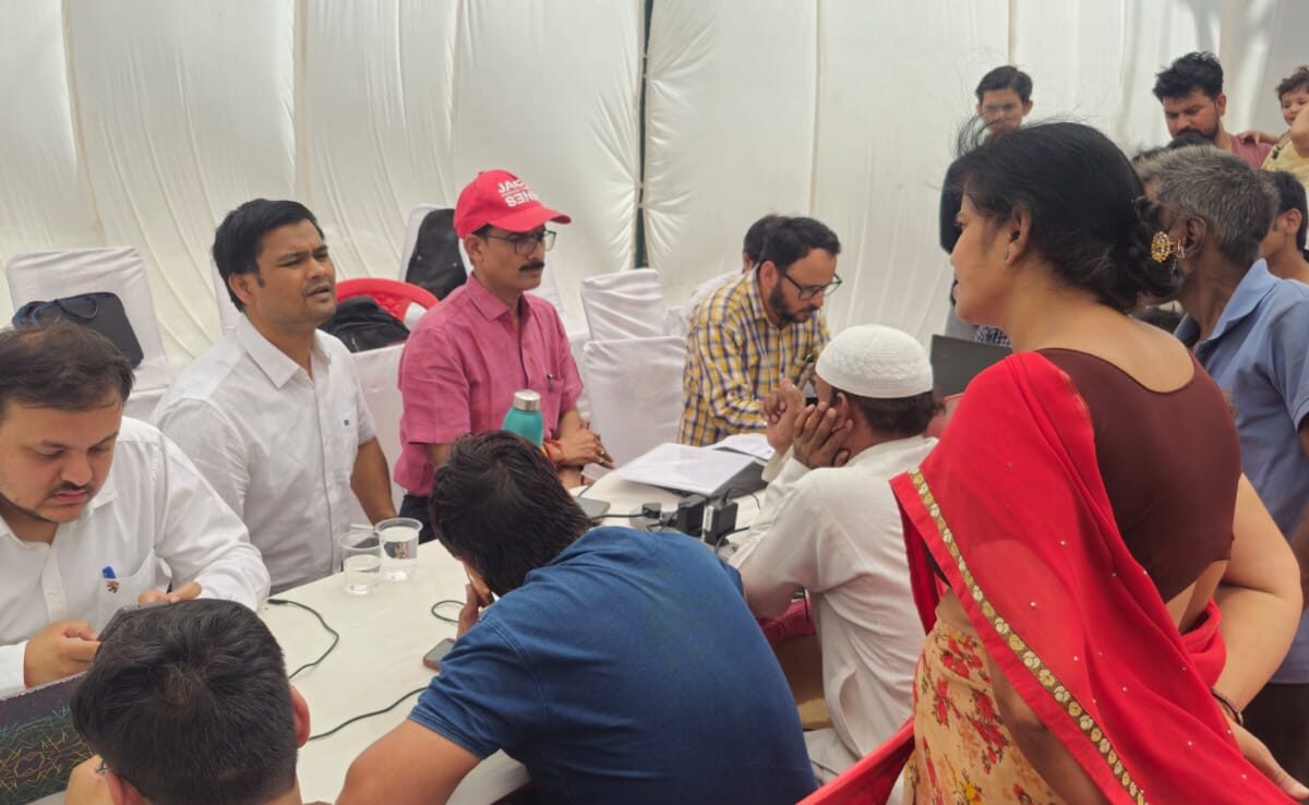 कैंपों में 300 से अधिक लोगों के मोबाइल नंबर किए गए लिंक