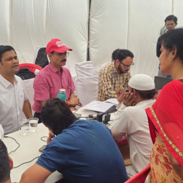 कैंपों में 300 से अधिक लोगों के मोबाइल&hellip;