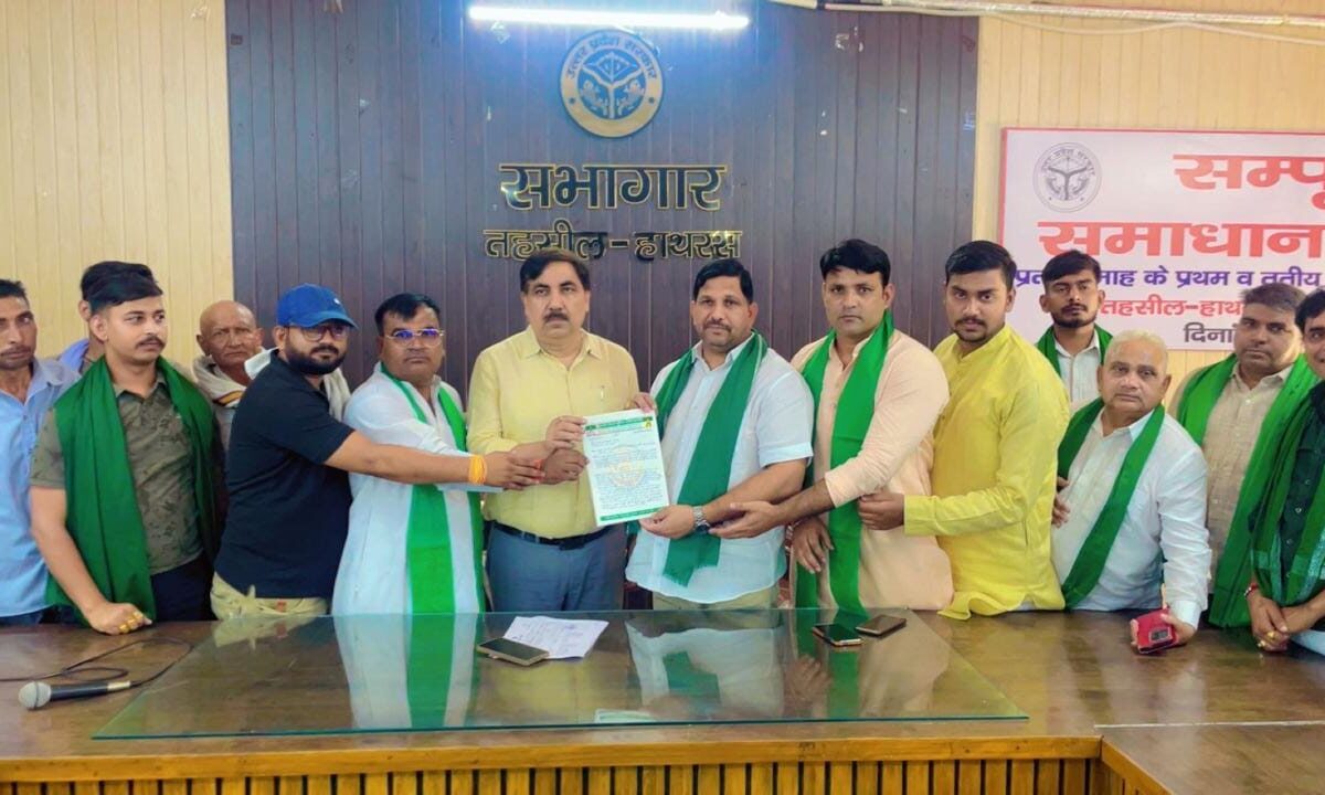 किसानों ने एसडीएम को सौंपा ज्ञापन, अवैध कब्जे हटाने व ऋण वसूली रोकने की मांग