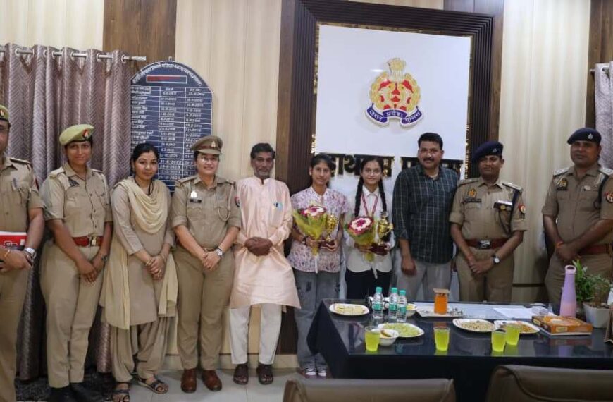 मेधावी छात्राओं का सम्मान, इंटरमीडिएट टॉपर्स को एसपी ने किया सम्मानित