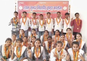 बोर्ड परीक्षा के मेधावियों का सम्मान, छात्रों ने&hellip;