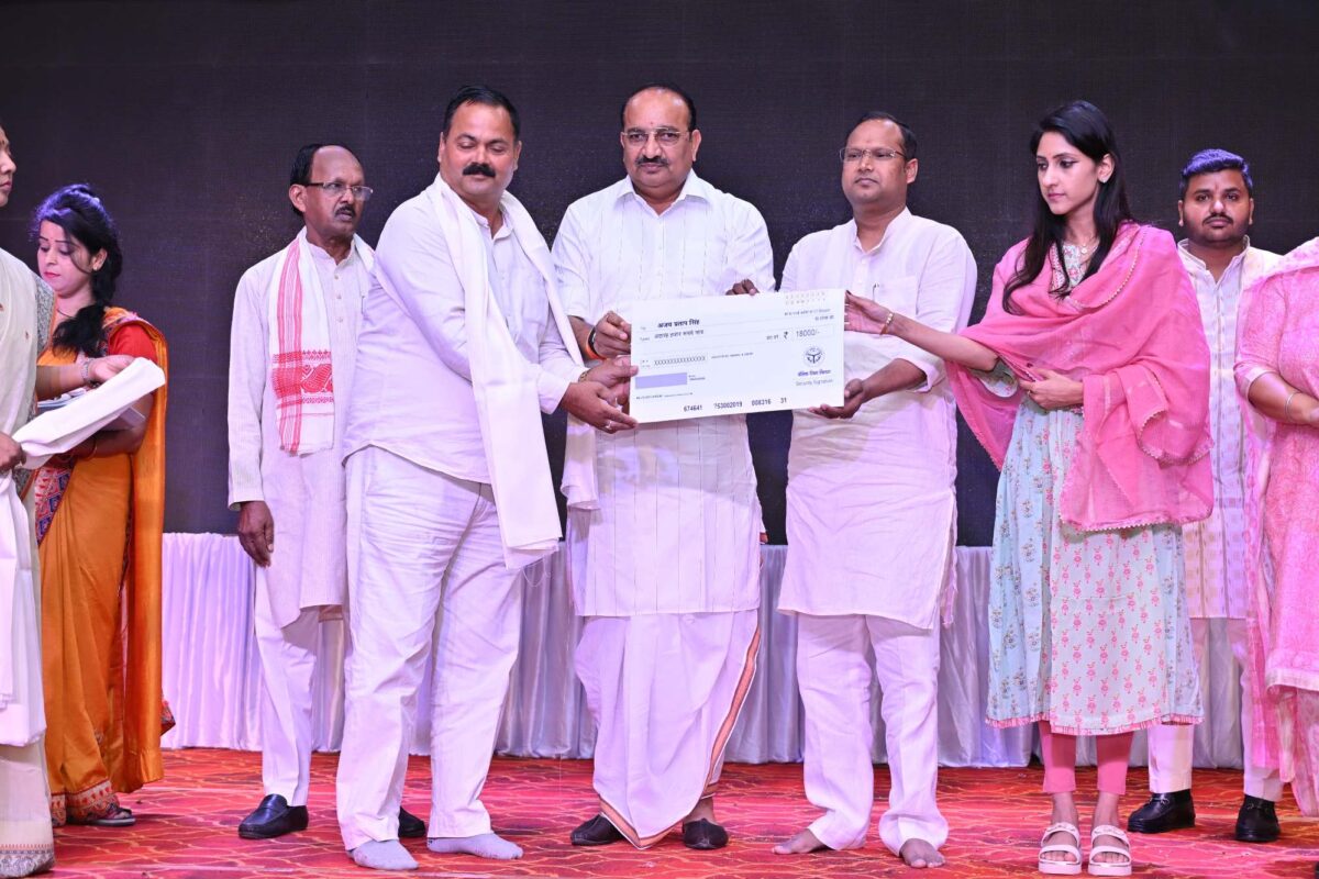 शिक्षामित्र सम्मान समारोह में बढ़े मानदेय पर सम्मान, जनप्रतिनिधियों ने किया उत्साहवर्धन