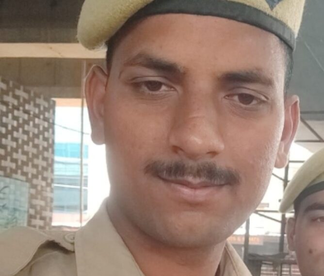 सड़क हादसे में सिपाही की मौत, दो युवक गंभीर घायल