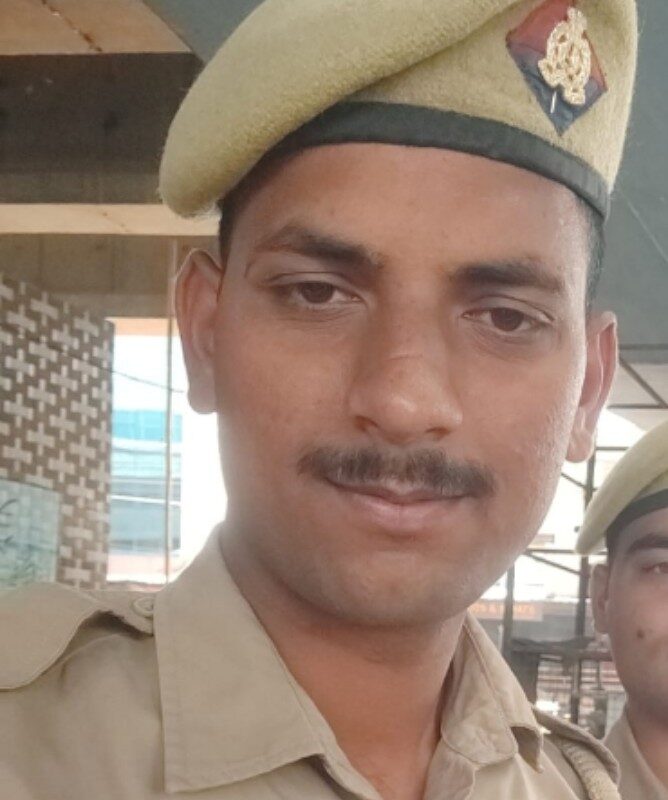 सड़क हादसे में सिपाही की मौत, दो युवक गंभीर घायल