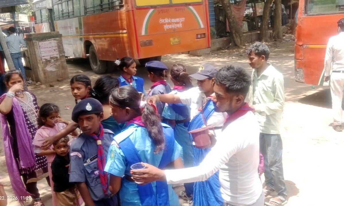 भीषण गर्मी में मुसाफिरों को पानी पिलाना प्रेरणादायक कार्य : मोहम्मद आजम