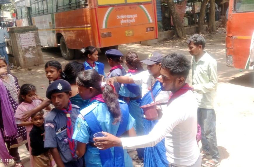 भीषण गर्मी में मुसाफिरों को पानी पिलाना प्रेरणादायक कार्य : मोहम्मद आजम