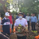 श्रम दिवस पर कलेक्ट्रेट में वृहद स्वच्छता अभियान, डीएम ने किया श्रमदान
