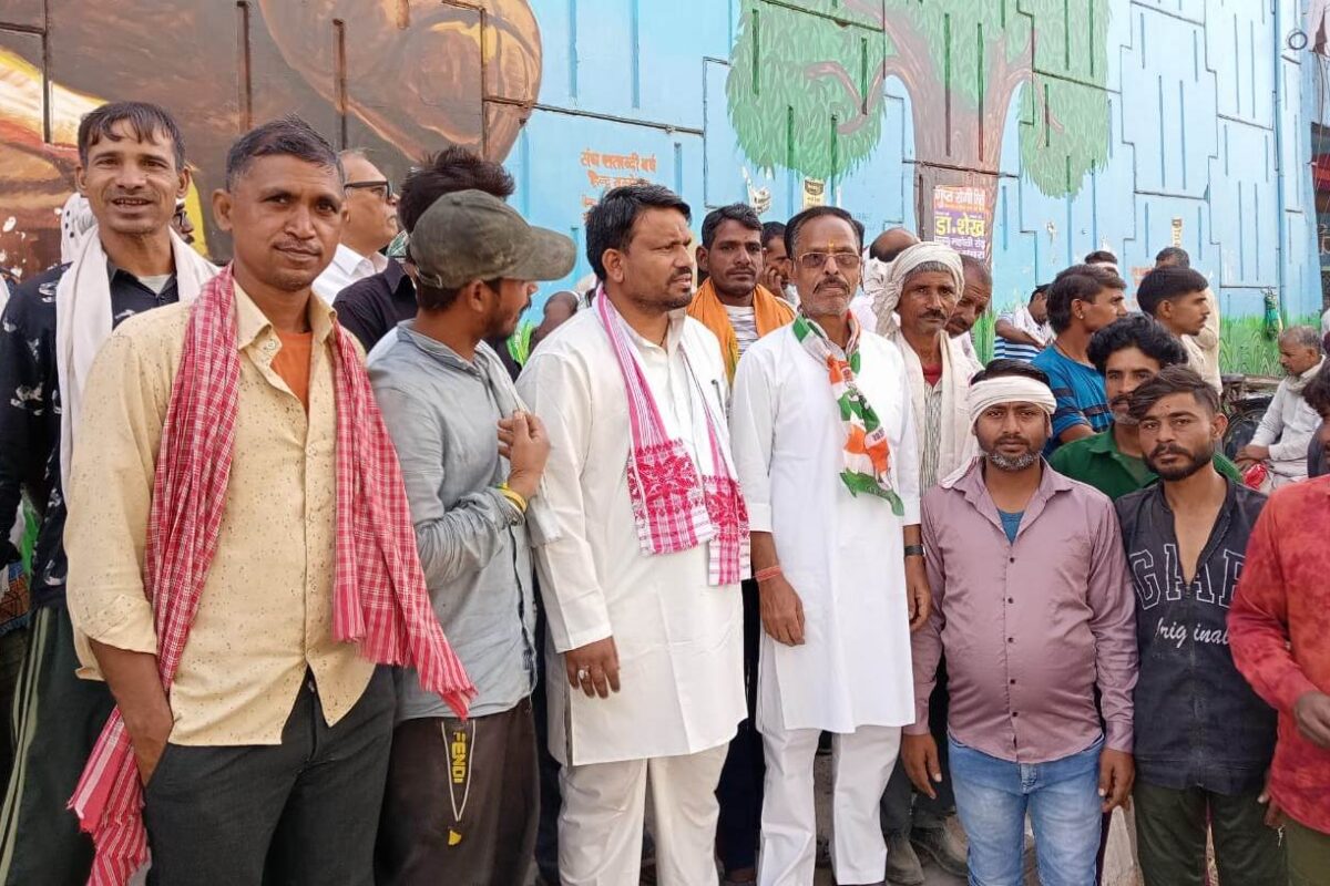 मजदूर दिवस पर कांग्रेस ने निर्माण मजदूरों का किया सम्मान
