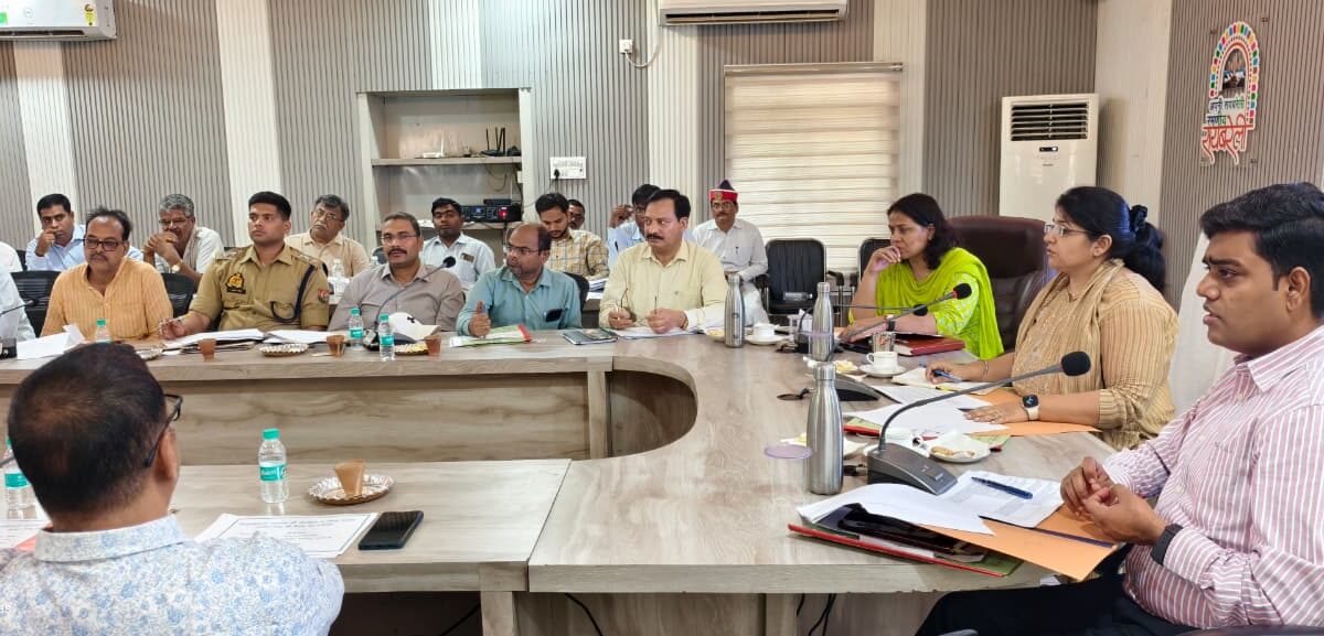 डीएम की अध्यक्षता में जिला सड़क सुरक्षा समिति की बैठक सम्पन्न