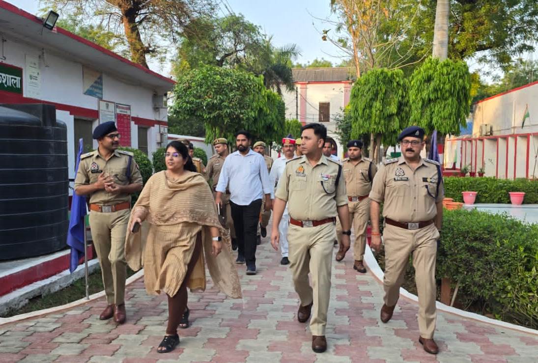 डीएम-एसपी ने जिला कारागार का किया निरीक्षण, व्यवस्थाओं का लिया जायजा