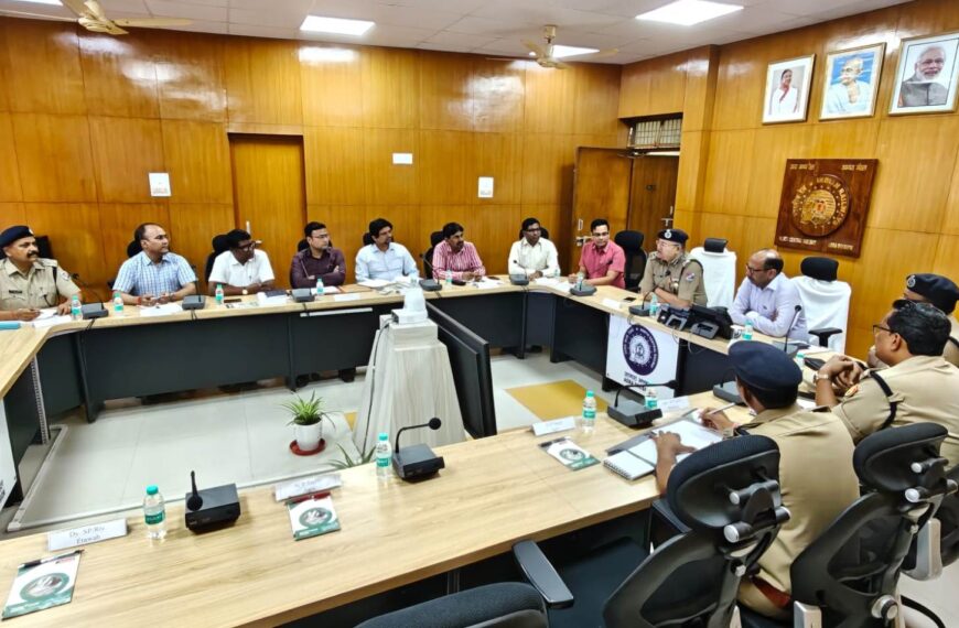 आगामी त्योहारों को लेकर भीड़ प्रबंधन व्यवस्था सुदृढ़ करने हेतु बैठक आयोजित