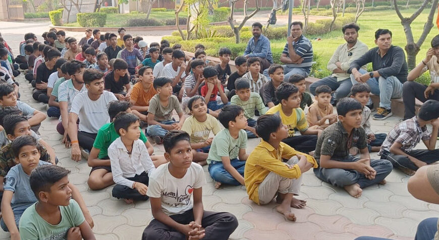 पढ़ाई के साथ खेलकूद और व्यायाम में भी हिस्सा लेना चाहिए — संघचालक