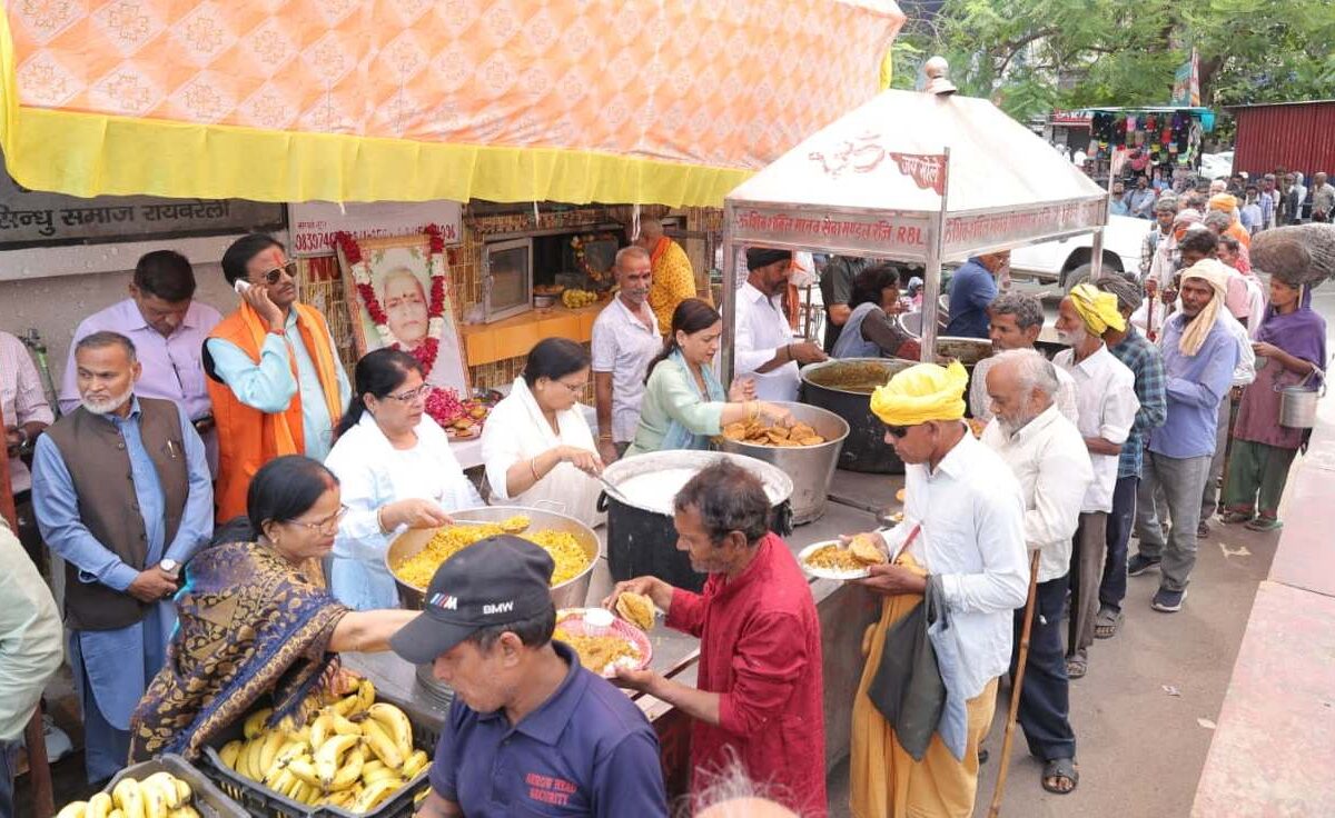 सेवा ही माता जी को सच्ची श्रद्धांजलि, पूनम सिंह ने पांचवीं पुण्यतिथि पर कराया विशाल&hellip;