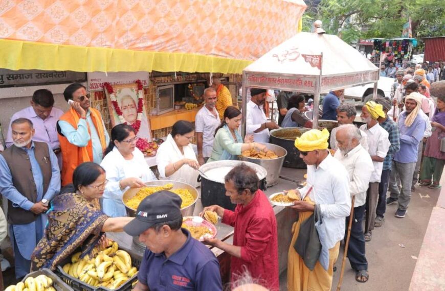 सेवा ही माता जी को सच्ची श्रद्धांजलि, पूनम सिंह ने पांचवीं पुण्यतिथि पर कराया विशाल भंडारा