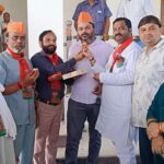 भाजपा की जीत पर विधायक आवास पर जश्न, मिष्ठान वितरण और आतिशबाजी