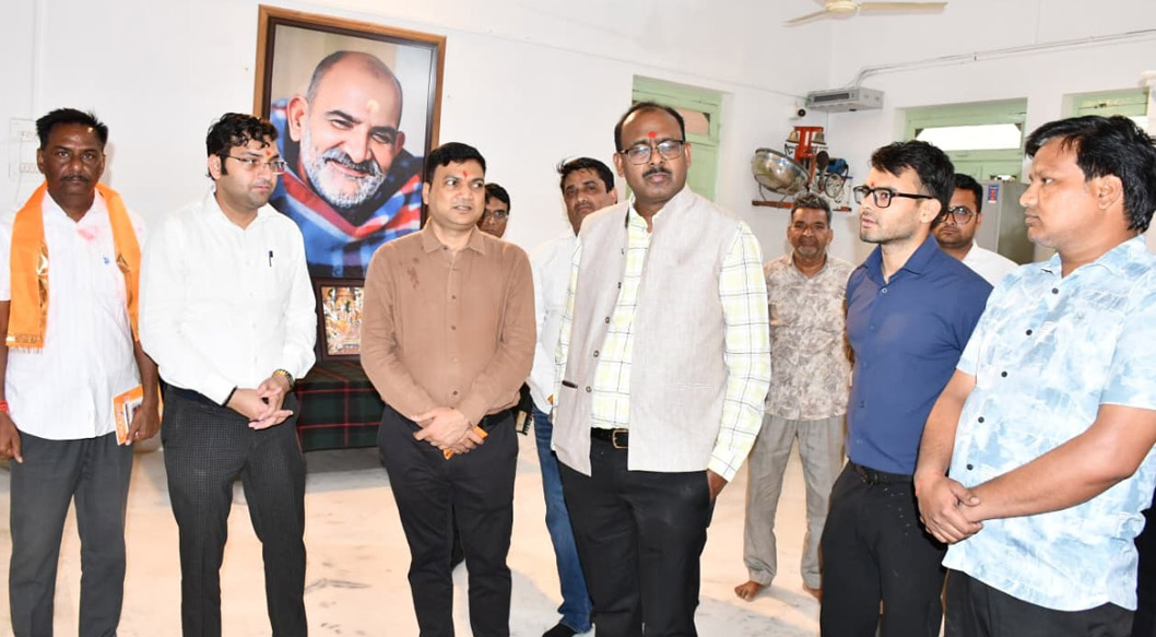 जिलाधिकारी ने नीब करोरी बाबा की जन्मभूमि पर चल रहे निर्माण कार्यों का लिया जायजा
