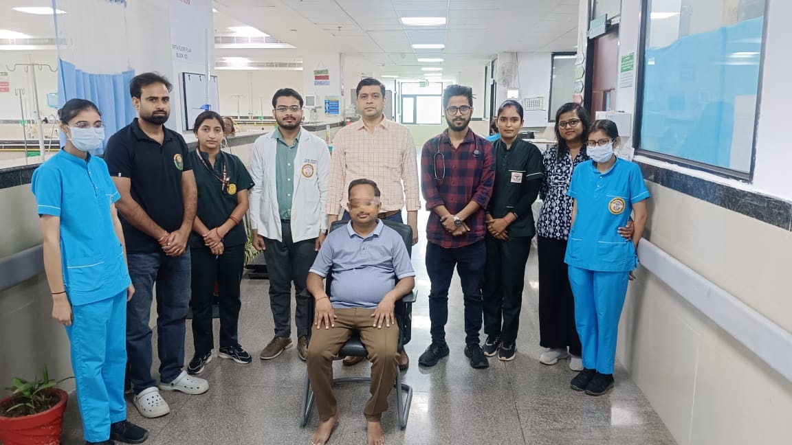 एम्स रायबरेली में 20 वर्ष से किडनी पथरी से पीड़ित मरीज का दुर्लभ लैप्रोस्कोपिक सर्जरी से सफल उपचार