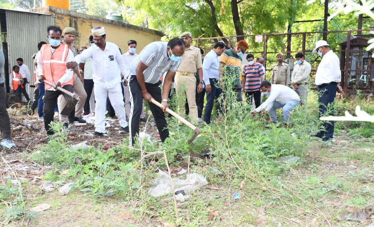 जिला मुख्यालय में चला विशेष स्वच्छता अभियान