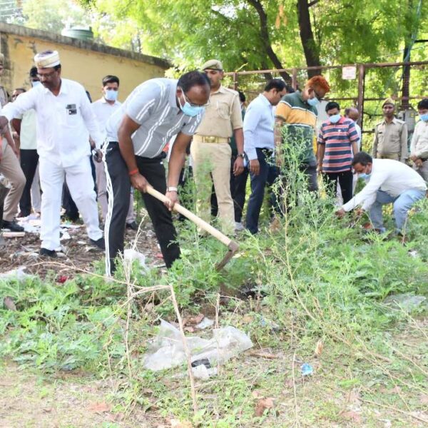 जिला मुख्यालय में चला विशेष स्वच्छता अभियान