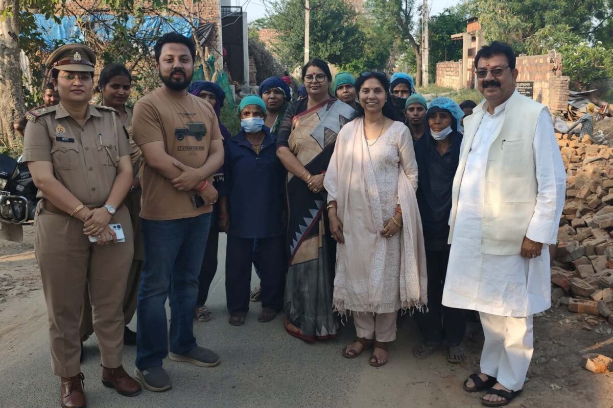 राज्य महिला आयोग की सदस्य रेनू गौड़ ने वी आर अथर्ववेदा फार्मास्यूटिकल्स का निरीक्षण किया