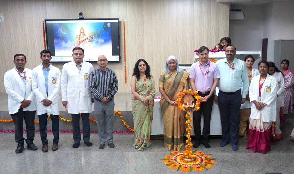 एम्स, रायबरेली ने कई गतिविधियों के साथ अंतर्राष्ट्रीय नर्स दिवस मनाया