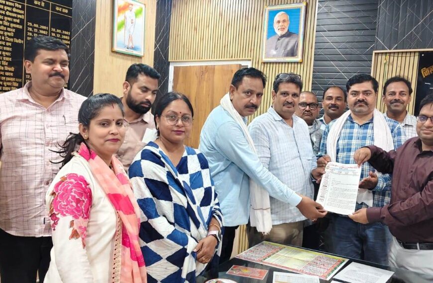 बेसिक शिक्षा अधिकारी को शिक्षक समस्याओं एवं प्रस्तावित शिक्षक समायोजन प्रक्रिया को लेकर सौंपा ज्ञापन