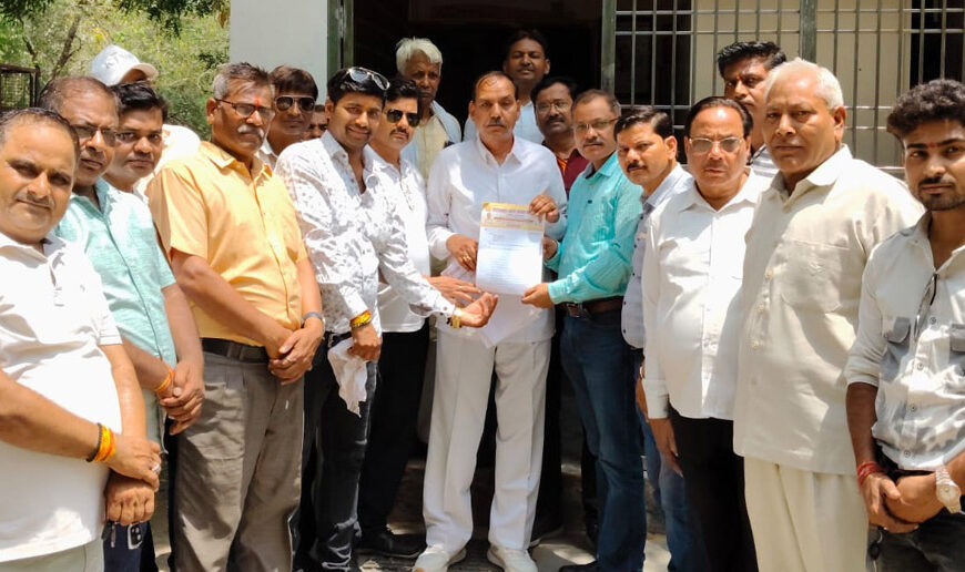 व्यापारियों ने मुख्यमंत्री के नाम संबोधित 12 सूत्रीय ज्ञापन सौंपा