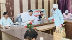 मुर्गी फार्म से फैल रही गंदगी और दुर्गंध,&hellip;
