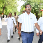 नो व्हीकल डे पर पैदल चले अफसर, स्कूटी से नगर निगम पहुंचीं महापौर