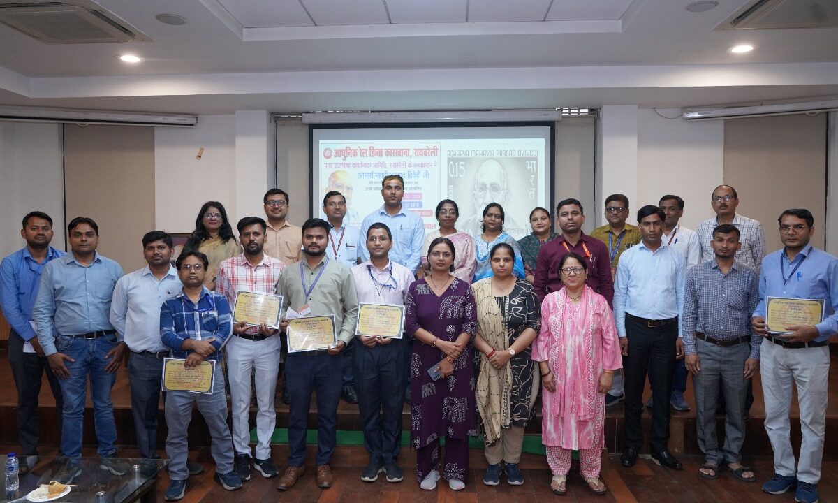 आचार्य महावीर प्रसाद द्विवेदी जयंती पर साहित्यिक व्याख्यान एवं वाक् प्रतियोगिता आयोजित