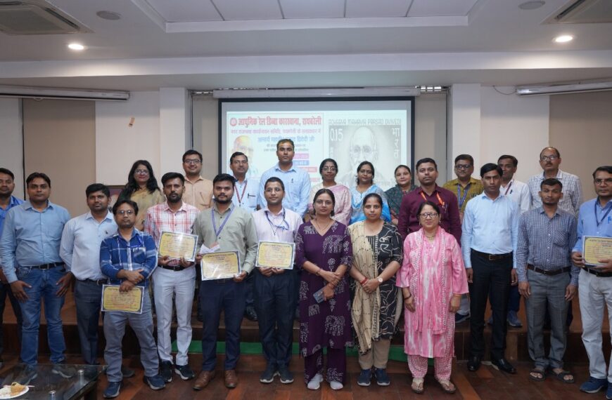 आचार्य महावीर प्रसाद द्विवेदी जयंती पर साहित्यिक व्याख्यान एवं वाक् प्रतियोगिता आयोजित
