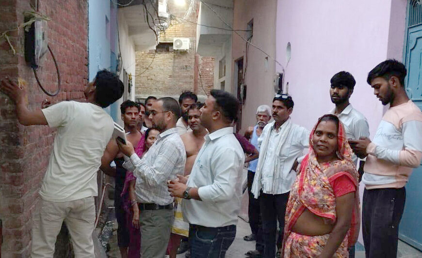 चोरी की बिजली से जगमगाते मिले आधा दर्जन घर, रिपोर्ट दर्ज