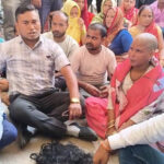भाजपा पार्षद ने नगर निगम गेट पर कराया मुंडन, विकास कार्यों की अनदेखी पर जताया विरोध